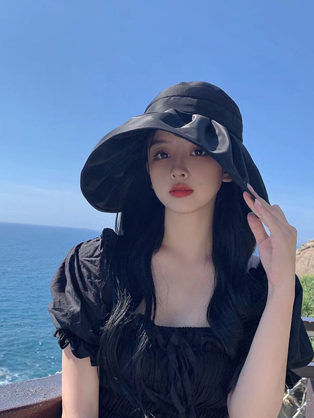 Текстилна лятна шапка с широка периферия