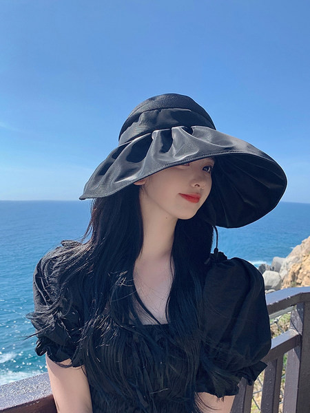 Текстилна лятна шапка с широка периферия