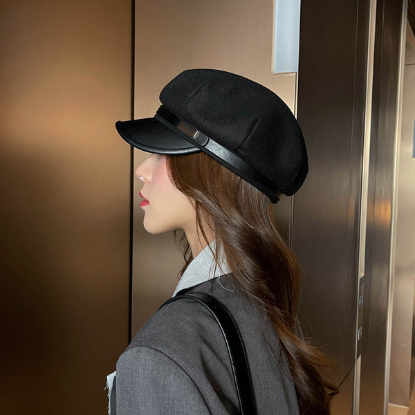 Дамска шапка с козирка в няколко цвята