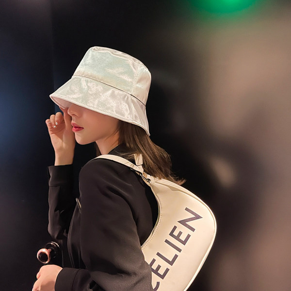 Дамска рибарска шапка с лъскав ефект и UV защита