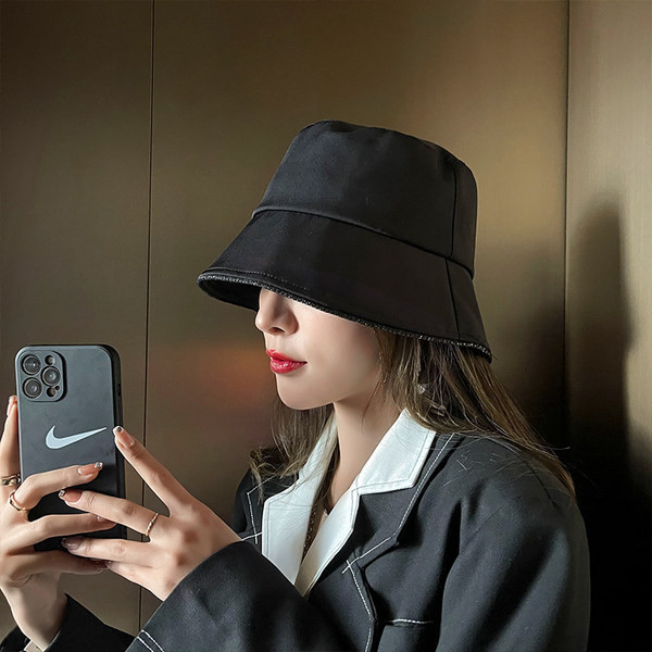 Ежедневна дамска шапка  с периферия