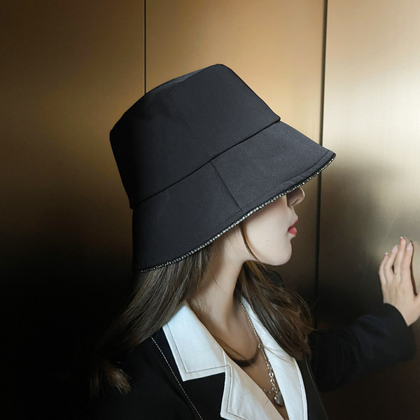 Ежедневна дамска шапка  с периферия