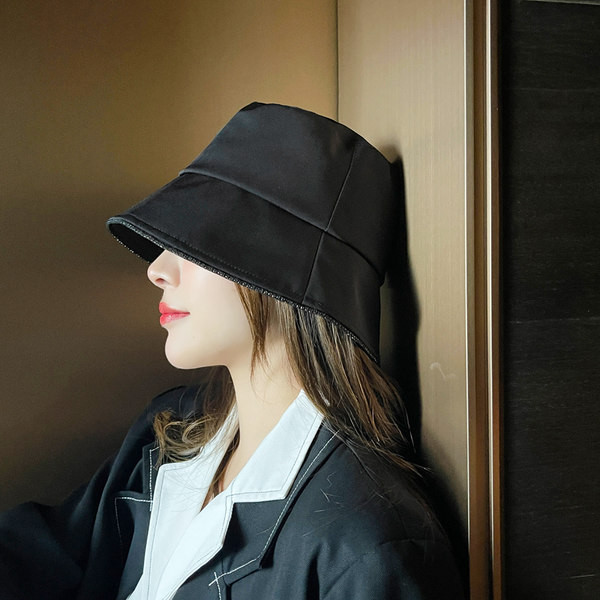 Ежедневна дамска шапка  с периферия