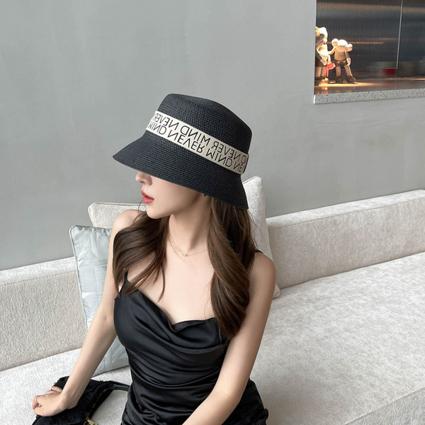 Naiste õlgkübar kirjaga kalastustüüp