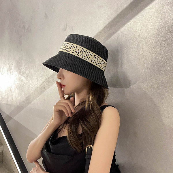 Naiste õlgkübar kirjaga kalastustüüp