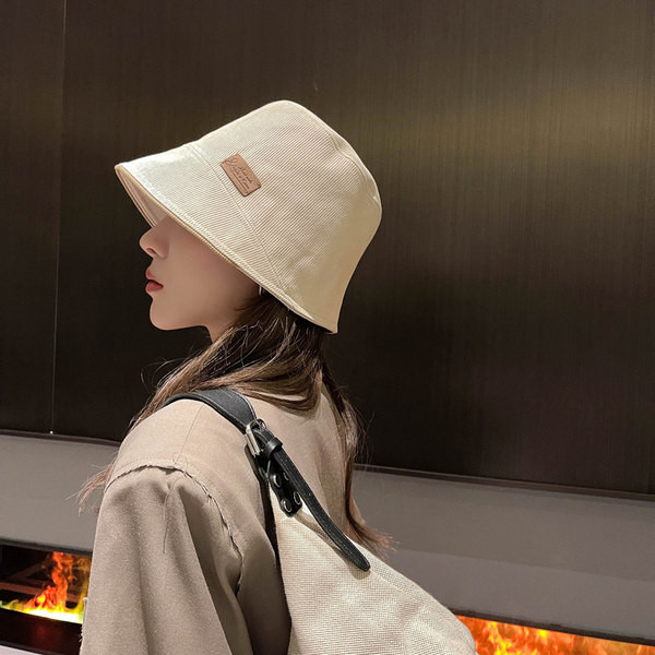 Дамска шапка в три цвята