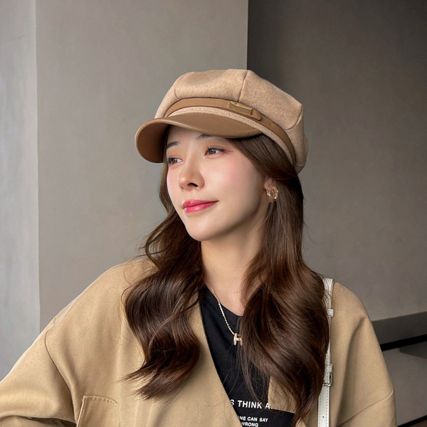 Дамска ежедневна шапка тип барета с козирка