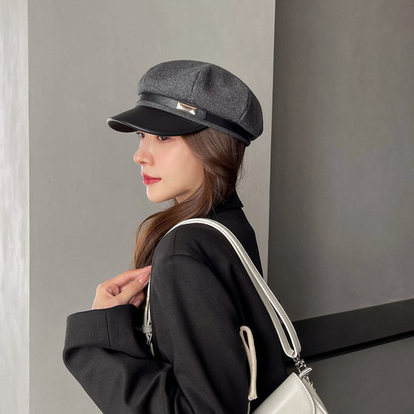 Дамска ежедневна шапка тип барета с козирка