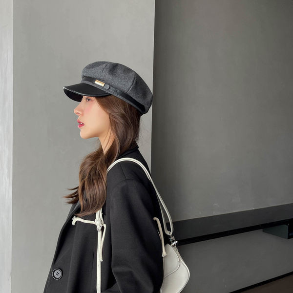 Дамска ежедневна шапка тип барета с козирка