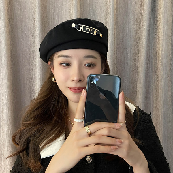 Naiste vabaaja baretimüts