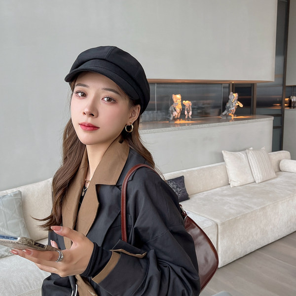 Пролетно-есенна шапка тип барета в черен цвят