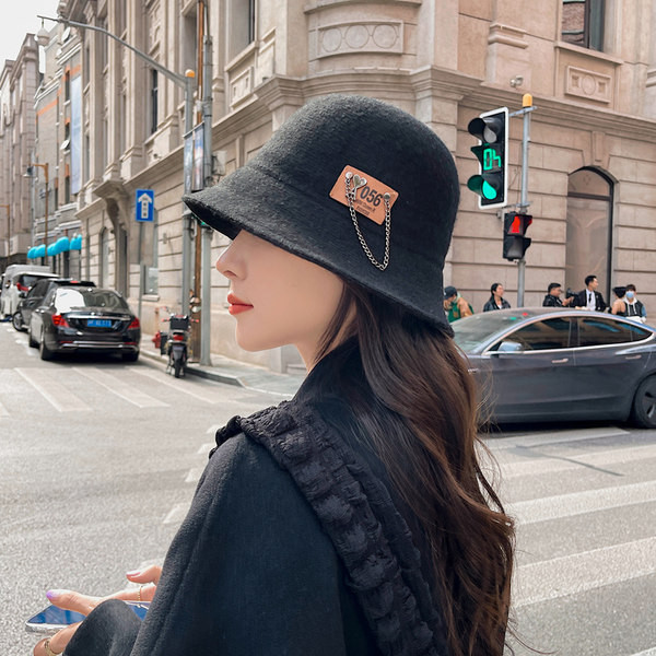 Ежедневна дамска шапка с  периферия