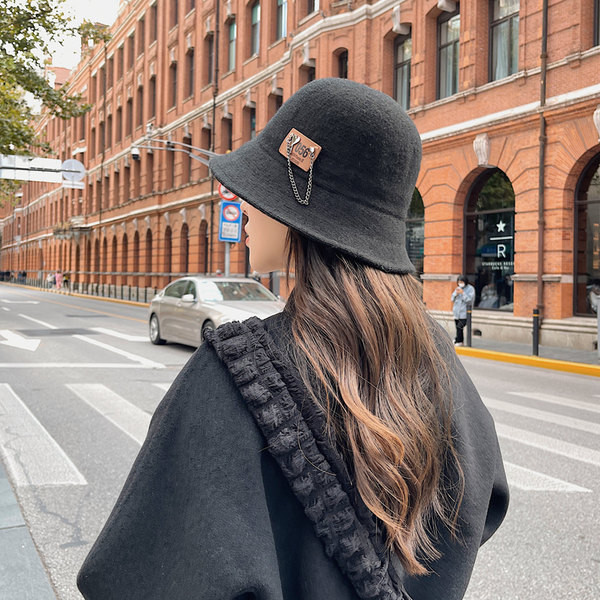 Ежедневна дамска шапка с  периферия