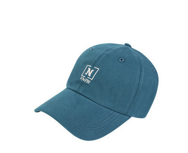 Γυναικείο καπέλο casual με γείσο και κεντητή επιγραφή