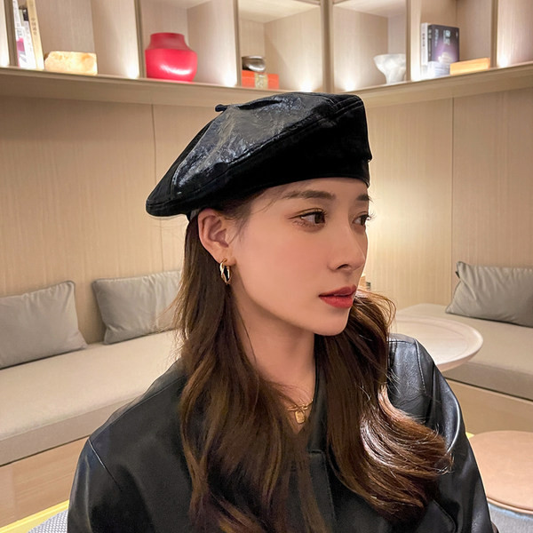 Naiste ühevärviline barettmüts