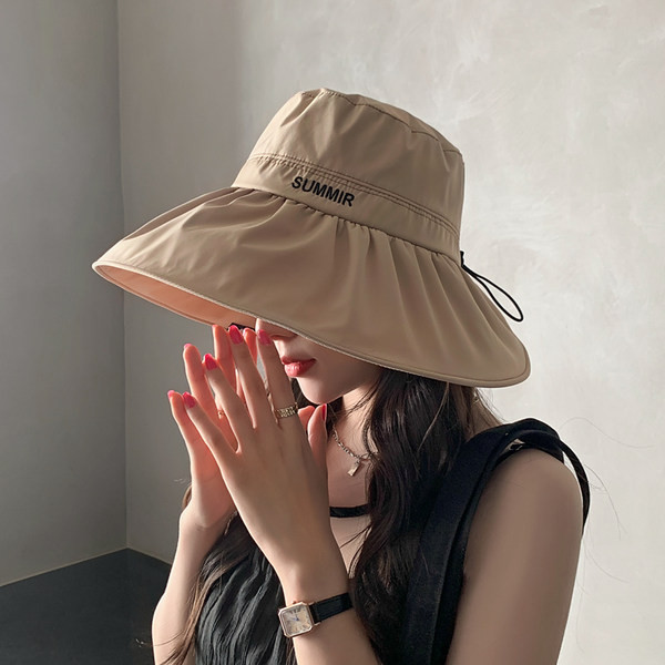 Дамска лятна шапка с бродиран надпис и връзки