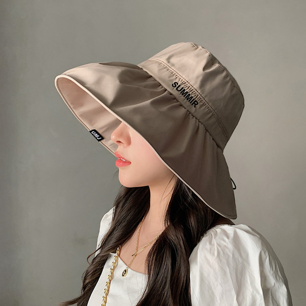 Дамска лятна шапка с бродиран надпис и връзки