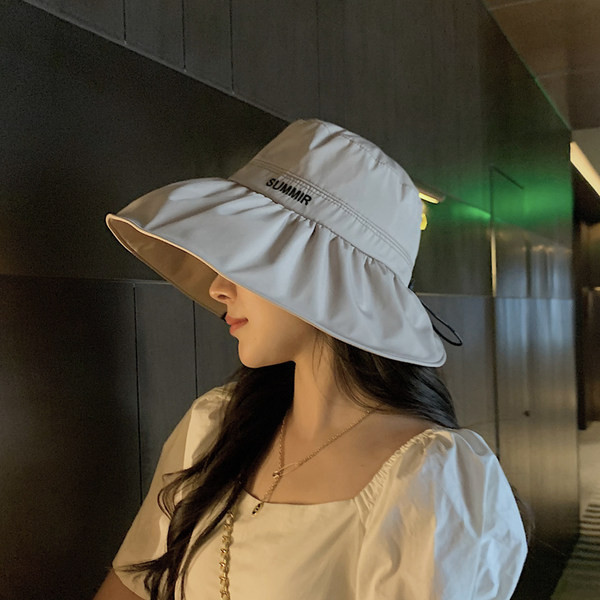 Дамска лятна шапка с бродиран надпис и връзки