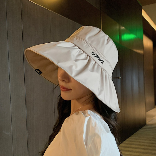 Дамска лятна шапка с бродиран надпис и връзки