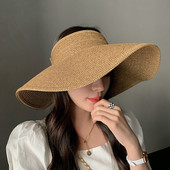 Дамска шапка с голяма периферия и велкро закопчаване