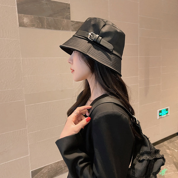 Naiste mütsi tüüpi idioot - musta värvi