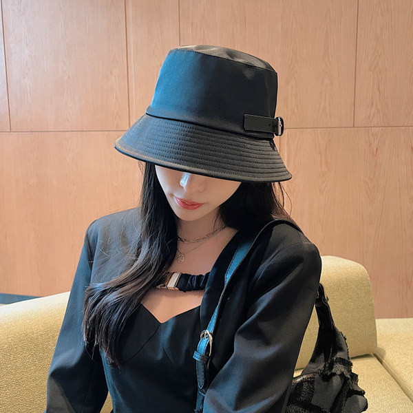 Naiste mütsi tüüpi idioot - musta värvi