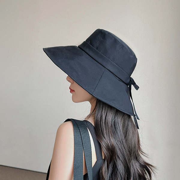 Дамска шапка тип рибарска с широка периферия