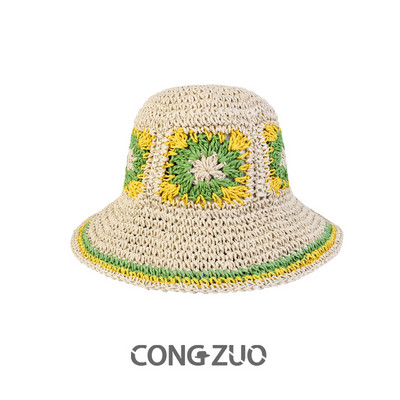 Ääre ja trükiga naiste õlgkübar