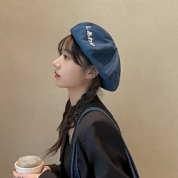 Дънков дамска шапка с надпис в син цвят 