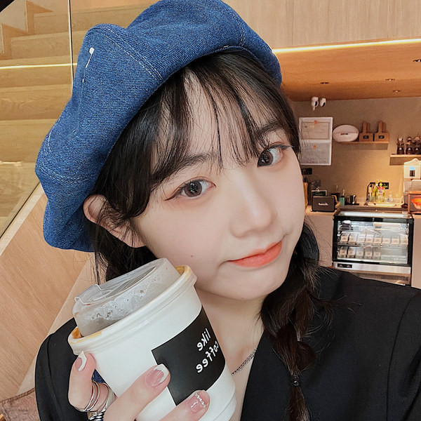 Дънков дамска шапка с надпис в син цвят 