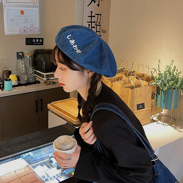 Дънков дамска шапка с надпис в син цвят 