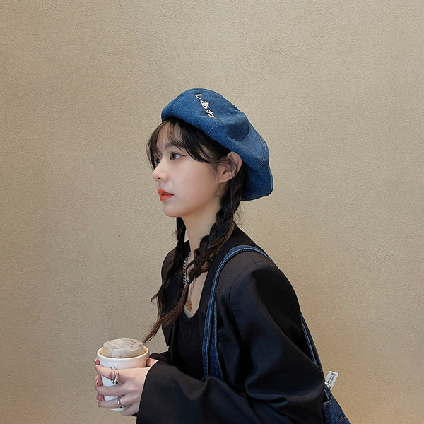 Дънков дамска шапка с надпис в син цвят 