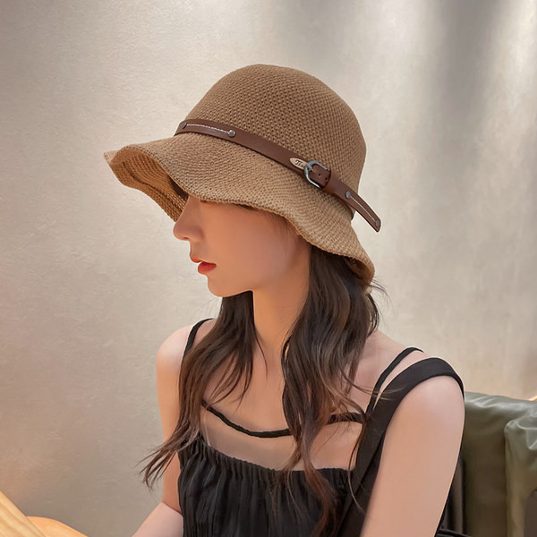 Слънцезащитна дамска шапка с кожена каишка