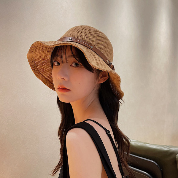 Слънцезащитна дамска шапка с кожена каишка