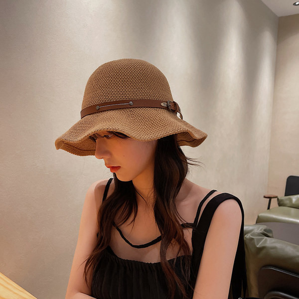 Слънцезащитна дамска шапка с кожена каишка