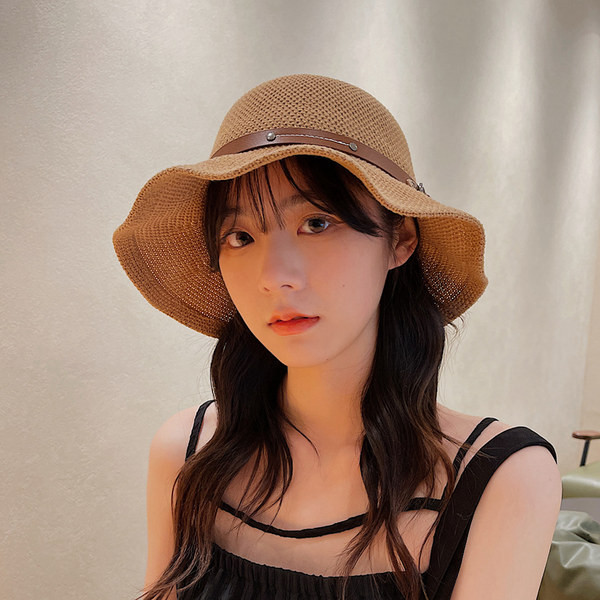 Слънцезащитна дамска шапка с кожена каишка