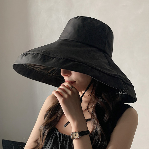 Лятна дамска шапка с широка периферия 