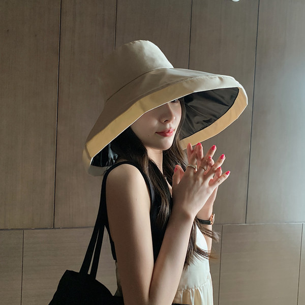 Лятна дамска шапка с широка периферия 