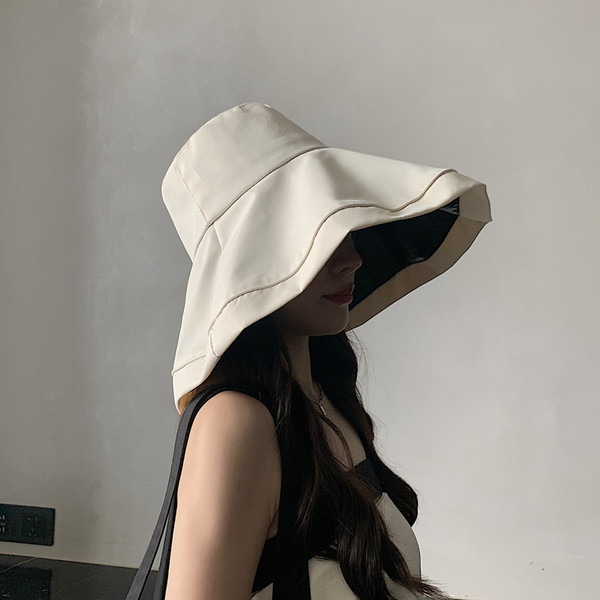 Лятна дамска шапка с широка периферия 