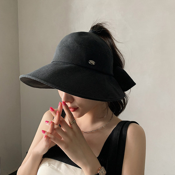 Модерна шапка с панделка за жени