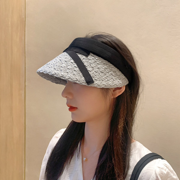 Дамска шапка козирка в три цвята