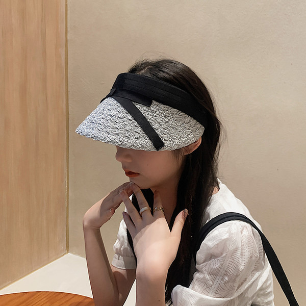 Дамска шапка козирка в три цвята