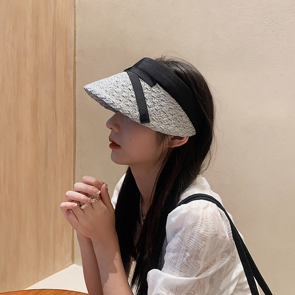 Дамска шапка козирка в три цвята