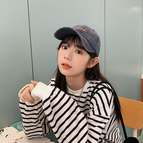 Novi model ženske kape sa vezom i šilterom