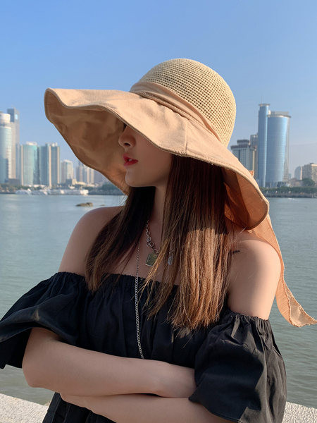 Šešir za sunčanje s velikim obodom i vrpcom