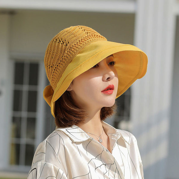 Pleteni šešir sa širokim obodom i vrpcom