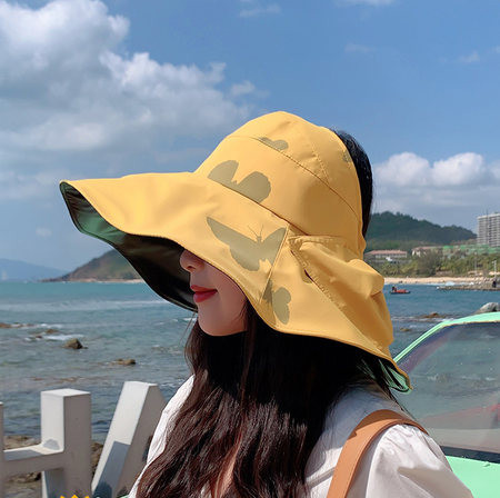 Šešir u više boja sa resama