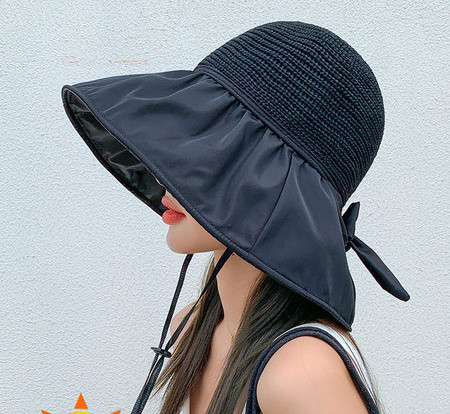 Slamnati šešir s tekstilnim širokim obodom