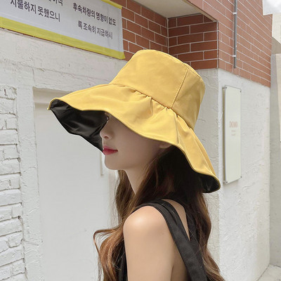 Γυναικείο καπέλο με μεγάλο γείσο κατάλληλο για την παραλία