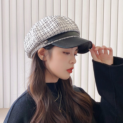 Γυναικεία τσάντα μπερέ με μεταλλική αλυσίδα